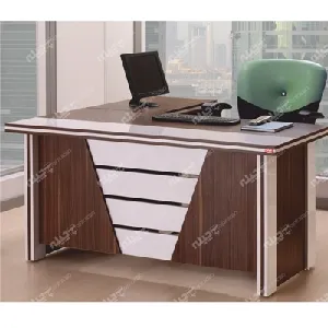 میزکارشناسی پرادو (لترون)